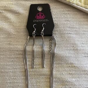 New paparazzi silver necklace and earring set